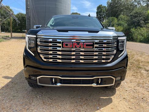 Used 2023 GMC Sierra 1500 Denali w/ Denali Reserve Package AWD/4WD image 2