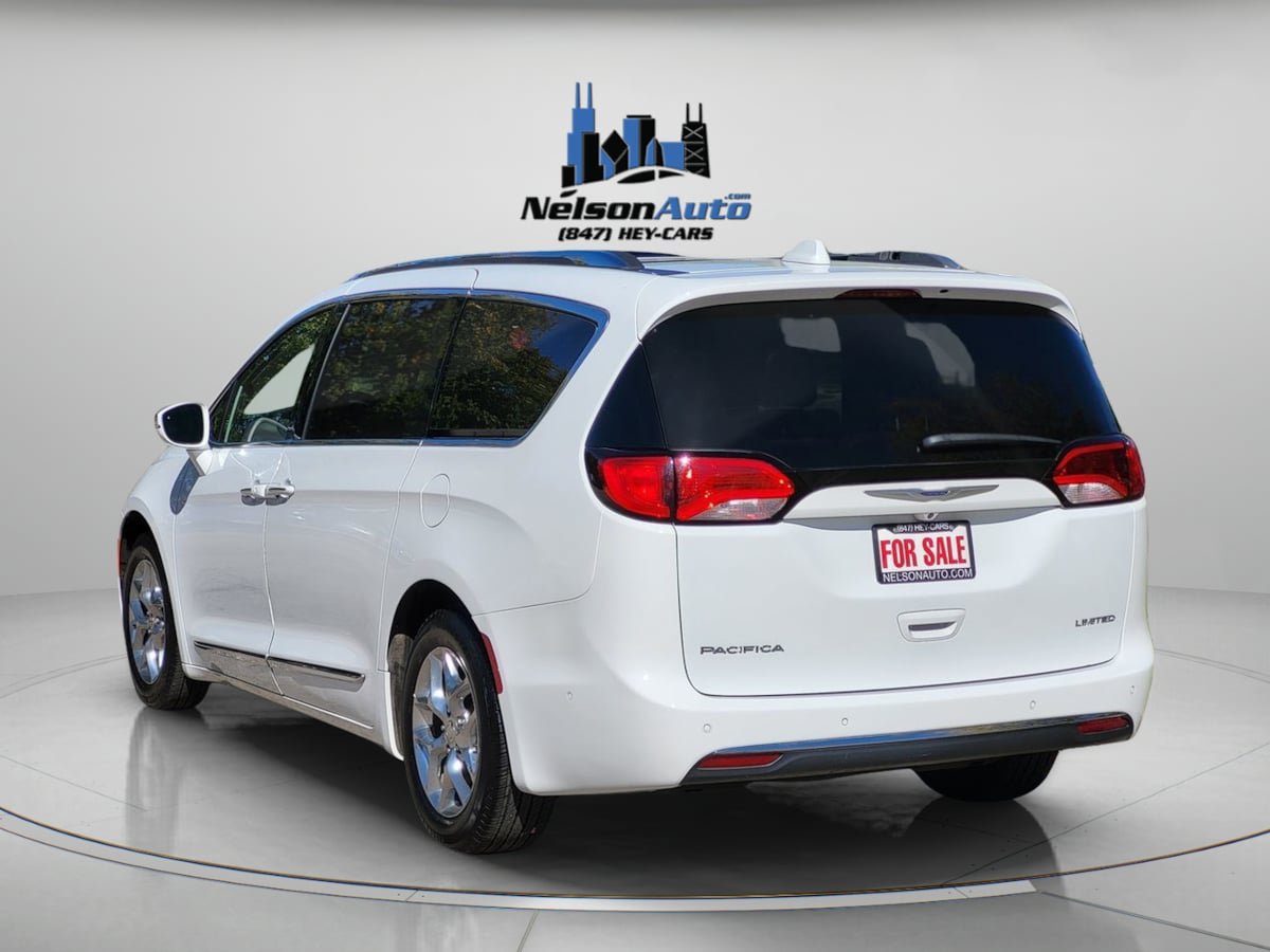 Used 2019 Chrysler Pacifica Limited w/ Advanced Safetytec Group FWD image 8