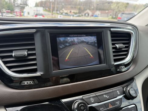 Used 2020 Chrysler Voyager L image 20