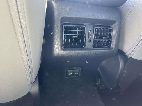 Used 2025 Toyota Camry SE image 11