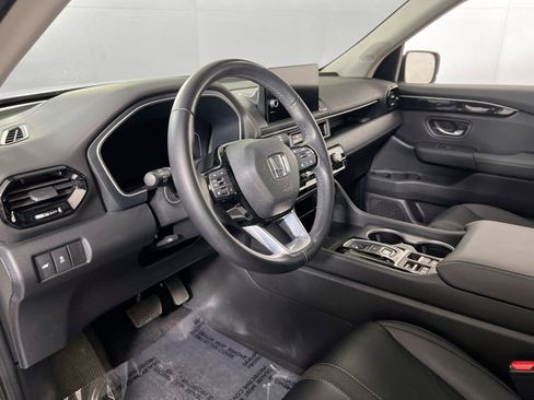 Used 2023 Honda Pilot Touring image 9