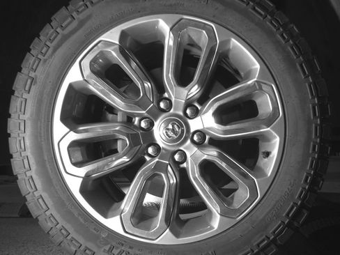 Used 2020 RAM 1500 Laramie w/ Sport Appearance Package AWD/4WD image 14