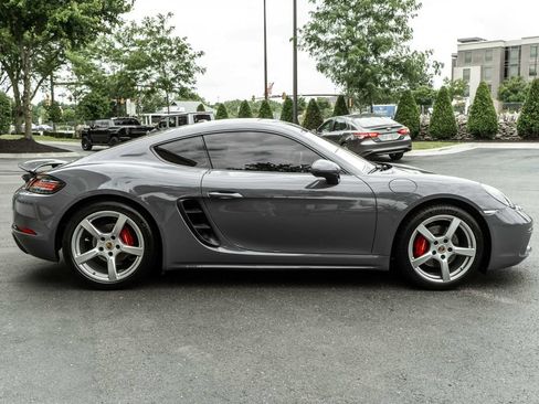 Used 2018 Porsche 718 Cayman RWD image 3