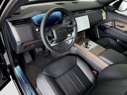 New 2026 Land Rover Range Rover Long Wheelbase SE AWD/4WD image 9