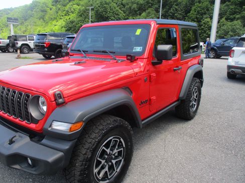Used 2025 Jeep Wrangler Sport AWD/4WD image 7