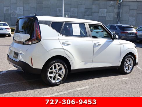 Used 2023 Kia Soul LX w/ LX Technology Package image 9