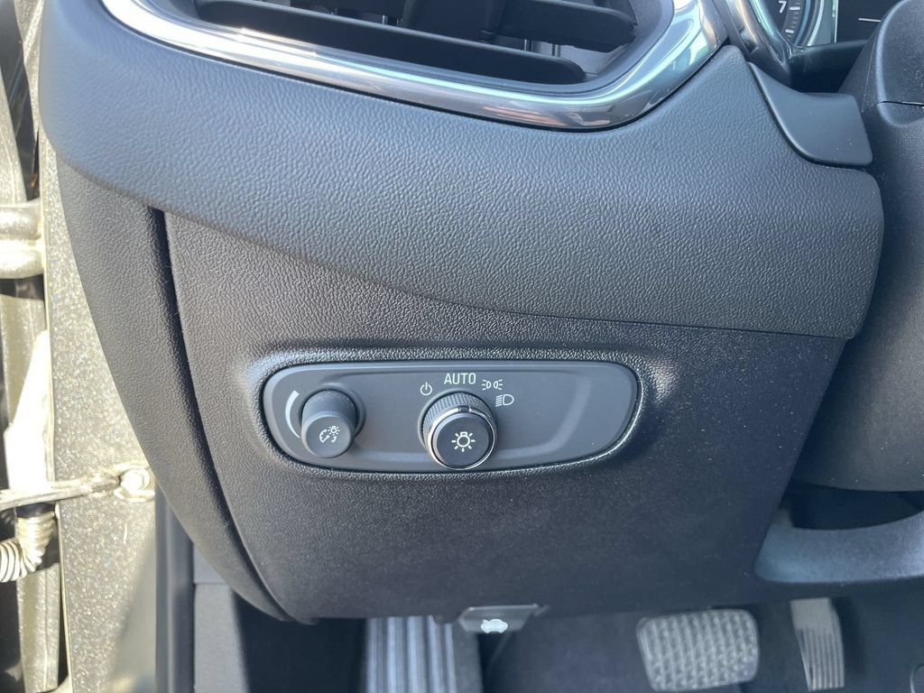 Used 2018 Chevrolet Equinox LT w/ Sun & Infotainment Package AWD/4WD image 19