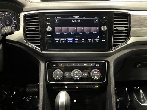 Used 2022 Volkswagen Atlas Cross Sport SE w/ Panoramic Sunroof Package image 9