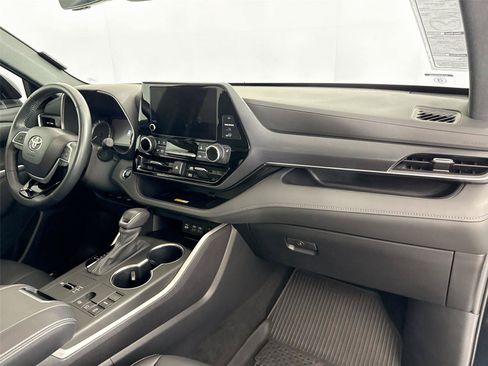 Used 2023 Toyota Highlander XSE FWD image 45