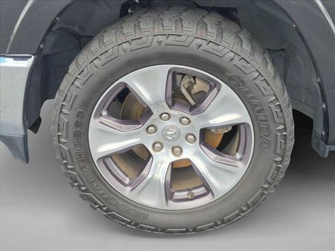 Used 2019 RAM 1500 Laramie AWD/4WD image 10