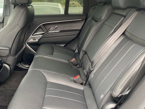 Used 2025 Land Rover Range Rover SE AWD/4WD image 10