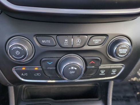 Used 2021 Jeep Cherokee Latitude image 24