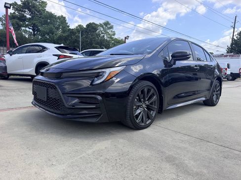 Used 2025 Toyota Corolla SE FWD image 2