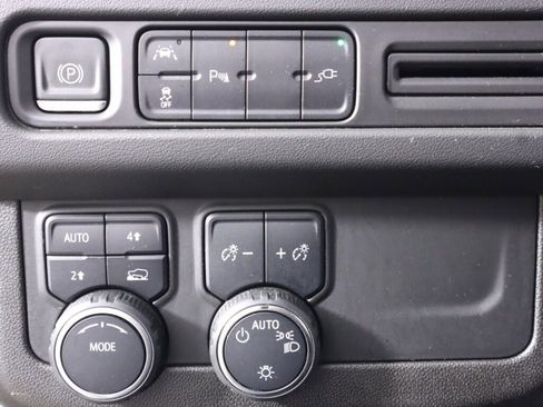 Used 2022 Chevrolet Suburban LS image 11