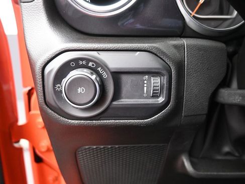 Used 2023 Jeep Wrangler Altitude image 33