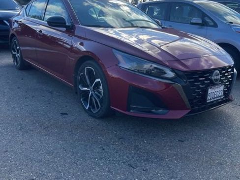 Used 2023 Nissan Altima 2.5 SR w/ SR Premium Package image 5