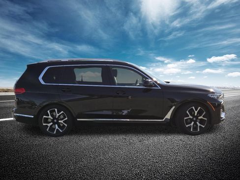 Used 2021 BMW X7 xDrive40i w/ Premium Package AWD/4WD image 22