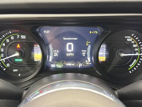 Used 2025 Jeep Wrangler Unlimited Sahara w/ Safety Group AWD/4WD image 28