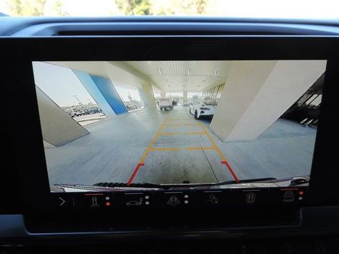 Certified 2024 GMC Sierra 2500 SLT w/ SLT Convenience Package image 33