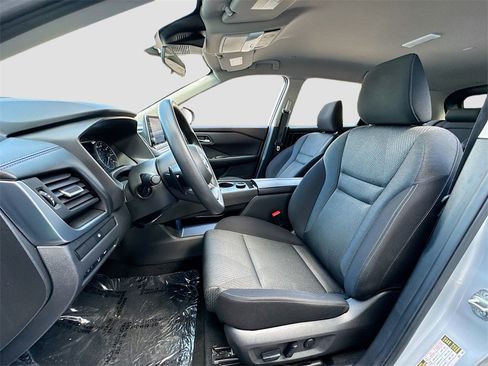 Used 2024 Nissan Rogue SV image 12