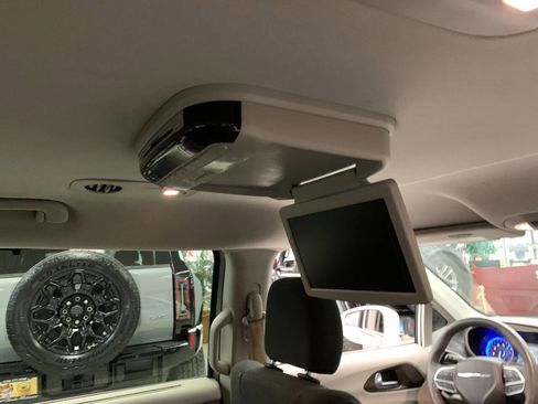 Used 2018 Chrysler Pacifica Touring Plus image 20