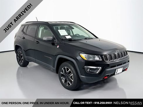 Used 2019 Jeep Compass Trailhawk AWD/4WD image 3