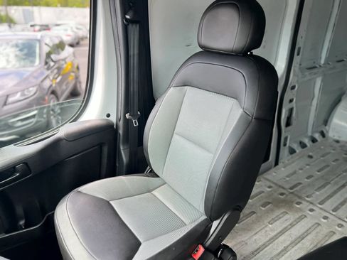 Used 2025 RAM ProMaster 2500 w/ Convenience Group FWD image 13