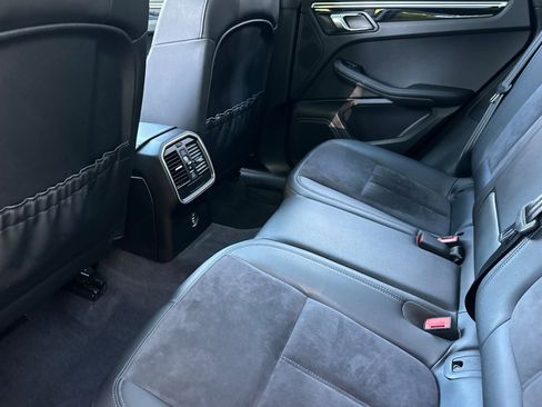 Used 2018 Porsche Macan AWD/4WD image 27
