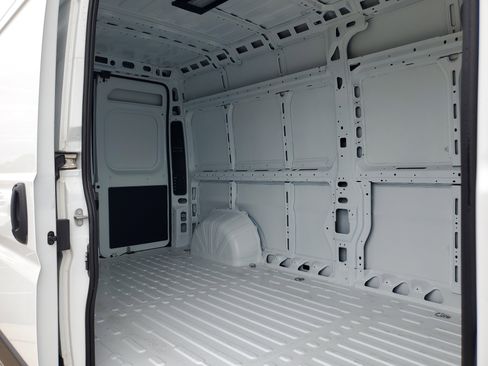 Used 2025 RAM ProMaster 2500 w/ Convenience Group image 21