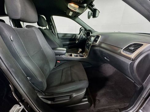 Used 2017 Jeep Grand Cherokee Laredo w/ Quick Order Package 2BE image 31