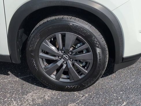 Used 2022 Nissan Pathfinder SV FWD image 11