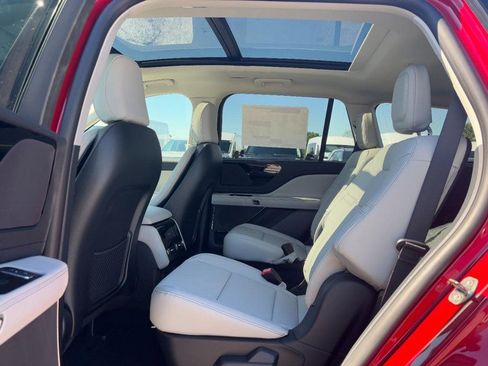 New 2026 Lincoln Aviator AWD image 11