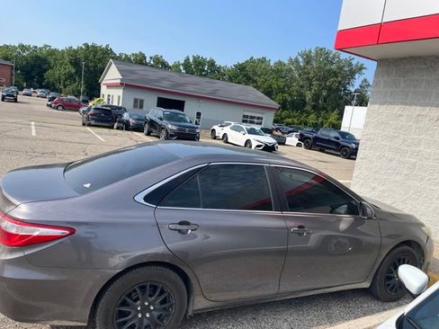 Used 2016 Toyota Camry LE FWD image 4