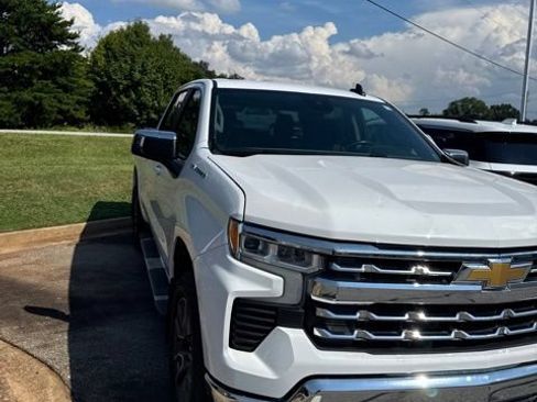 Used 2022 Chevrolet Silverado 1500 LT w/ Protection Package AWD/4WD image 3
