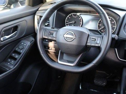 Used 2025 Nissan Rogue SV AWD/4WD image 23