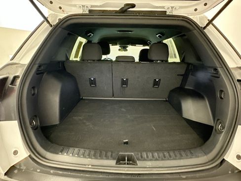 Used 2025 GMC Terrain Elevation image 30