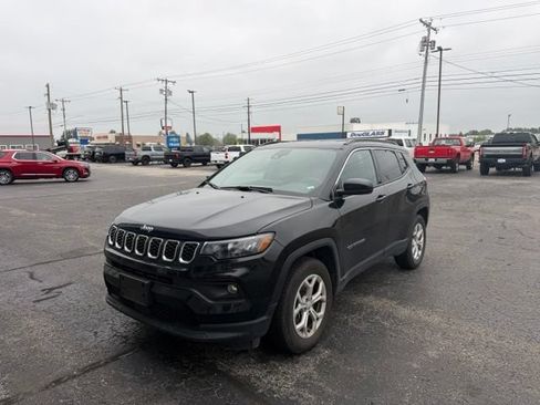 Used 2024 Jeep Compass Latitude AWD/4WD image 3
