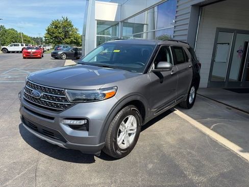 Used 2023 Ford Explorer XLT w/ Equipment Group 202A AWD/4WD image 2