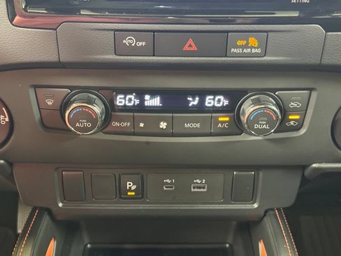 Used 2024 Nissan Frontier PRO-4X w/ Technology Package AWD/4WD image 40