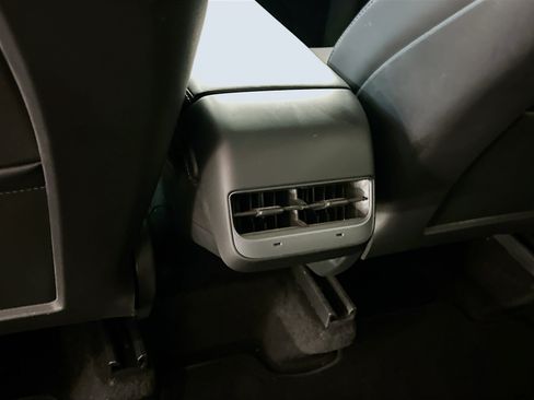 Used 2022 Tesla Model Y Performance AWD/4WD image 29
