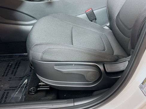 New 2025 Hyundai Tucson SE image 18