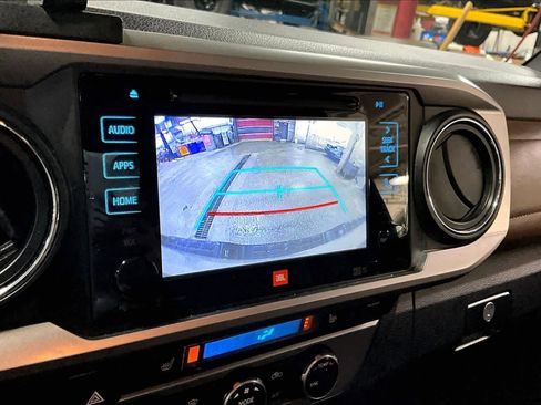 Used 2016 Toyota Tacoma Limited w/ Towing Package image 28