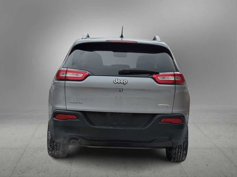 Used 2018 Jeep Cherokee Latitude w/ Cold Weather Group image 7