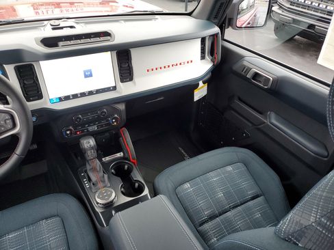 New 2025 Ford Bronco Heritage Edition image 16