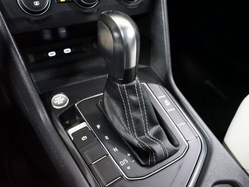 Used 2021 Volkswagen Tiguan SE image 21