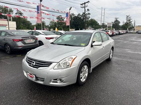 Used 2011 Nissan Altima 2.5 S w/ Special Edition Pkg FWD image 1