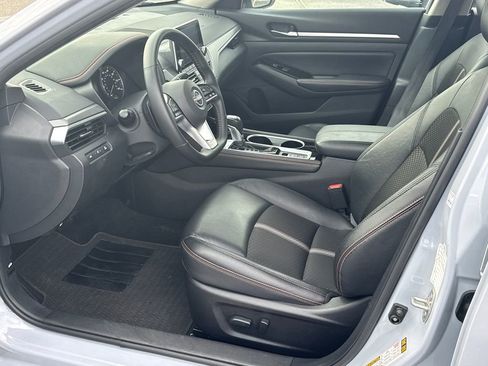 Used 2025 Nissan Altima 2.5 SR image 9