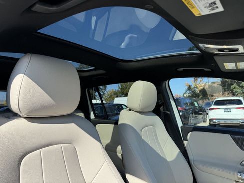 Certified 2025 Mercedes-Benz GLB 250 image 31