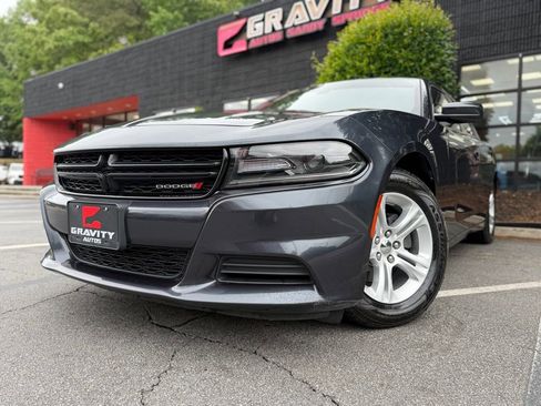 Used 2019 Dodge Charger SXT RWD image 2