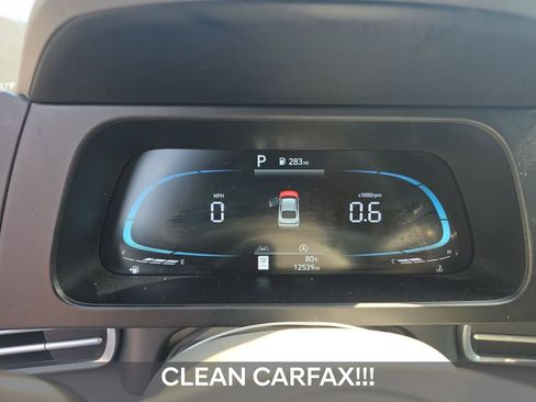 Used 2025 Hyundai Elantra SE FWD image 3